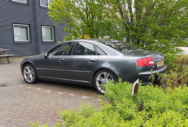 Audi S8 D3