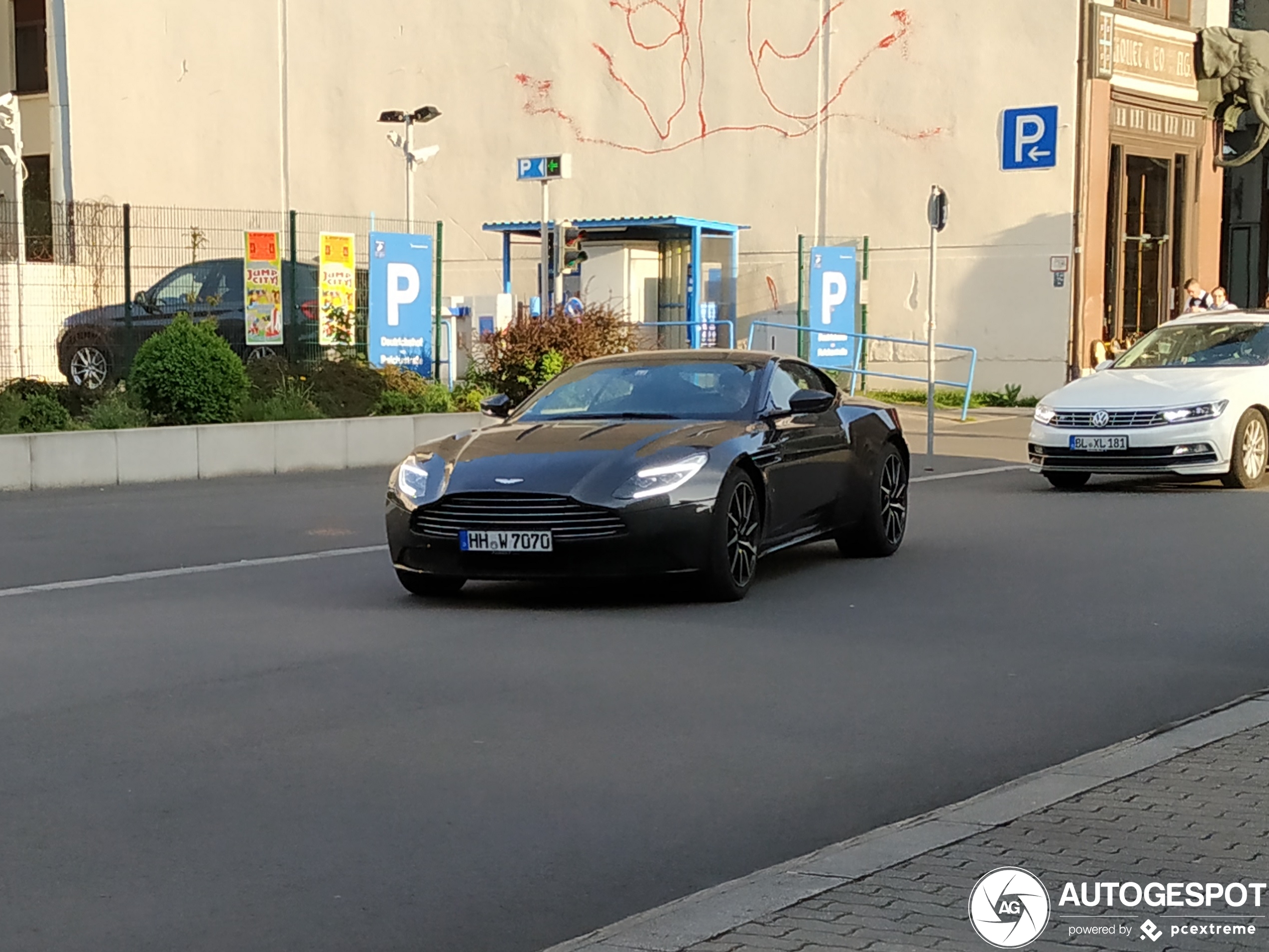 Aston Martin DB11