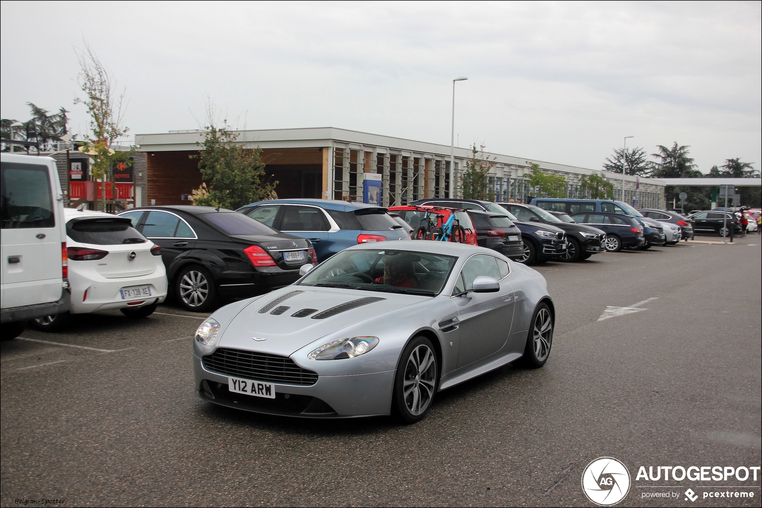 Aston Martin V12 Vantage