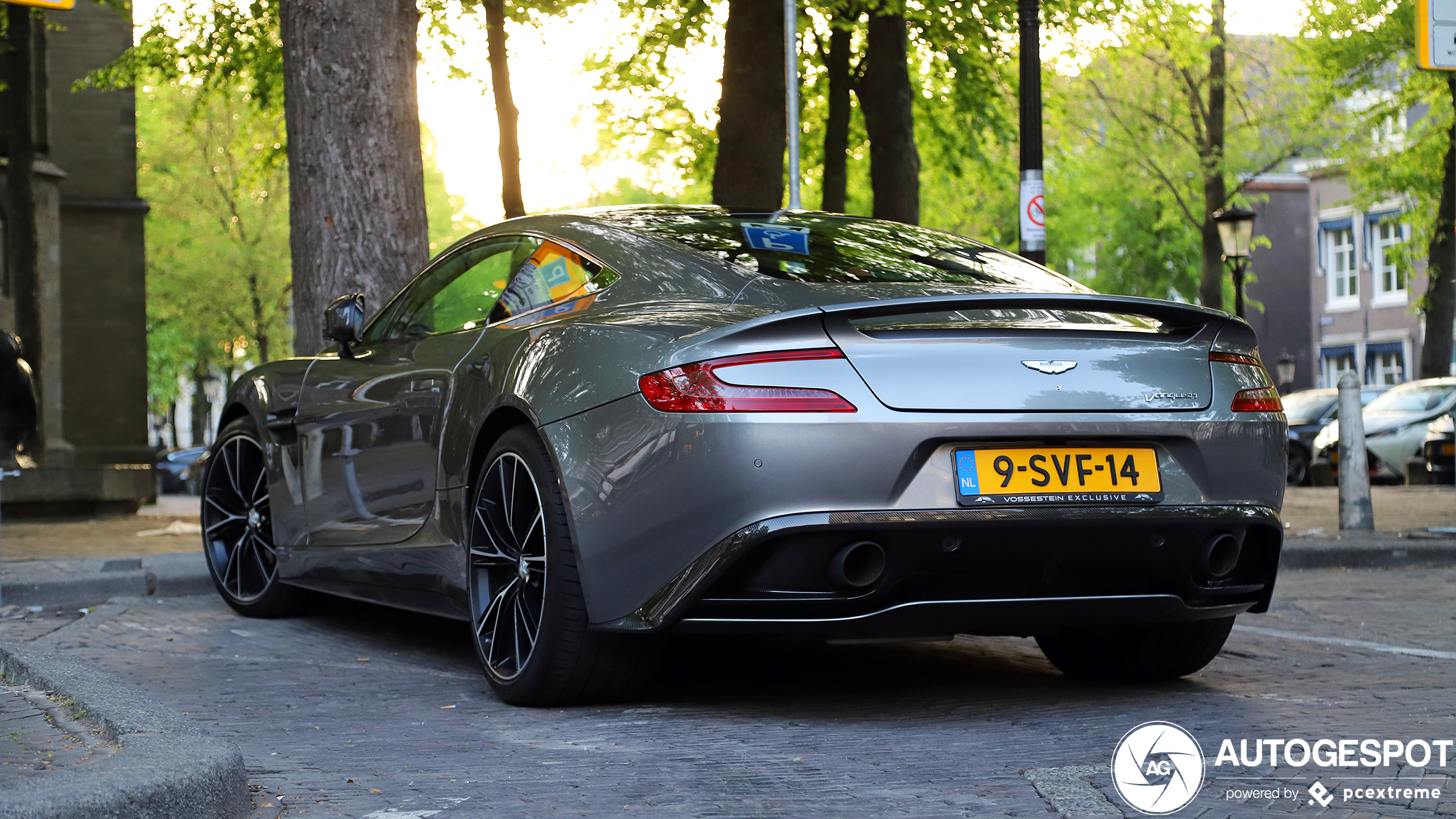 Aston Martin Vanquish 2013