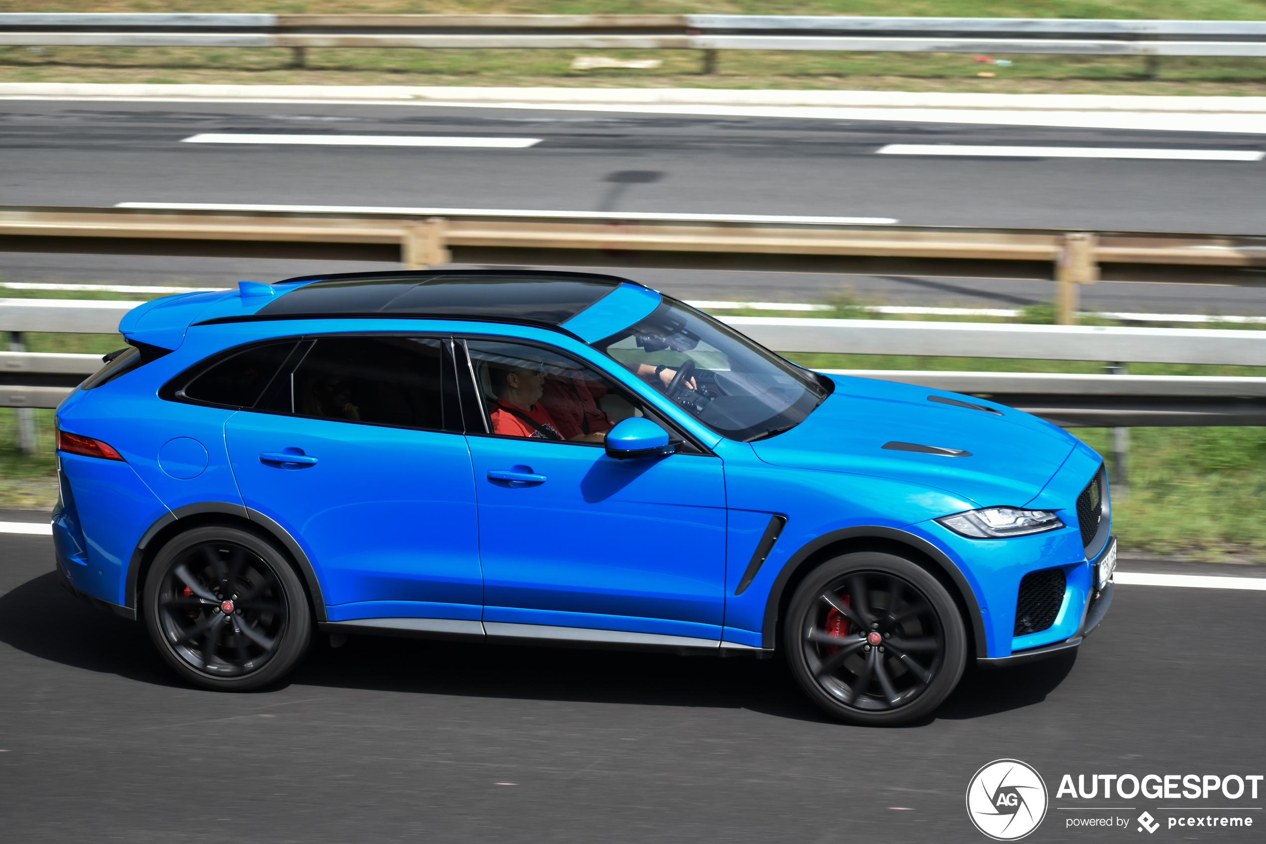 Jaguar F-PACE SVR