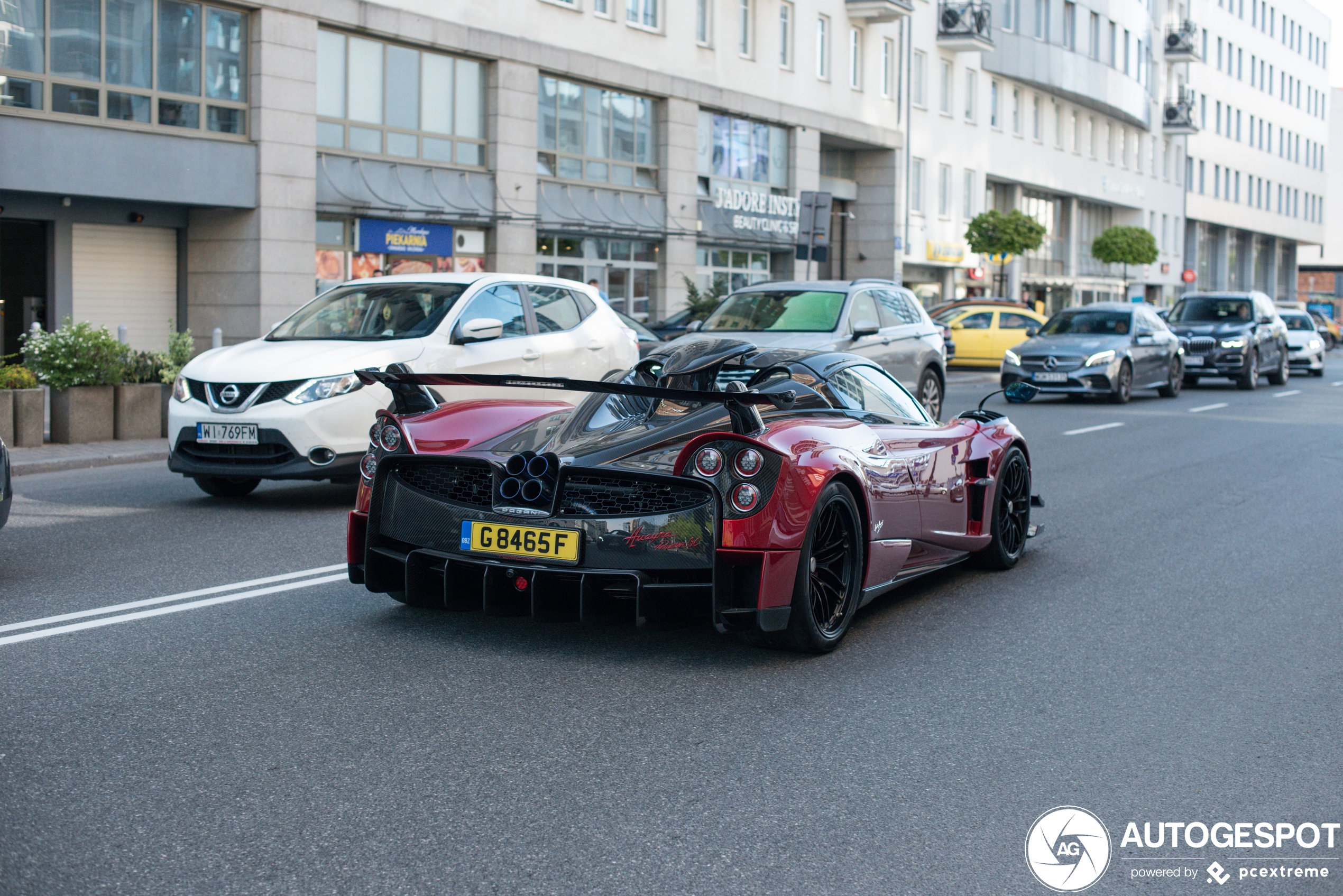 Bam, 2x Huayra BC Roadster op je scherm!