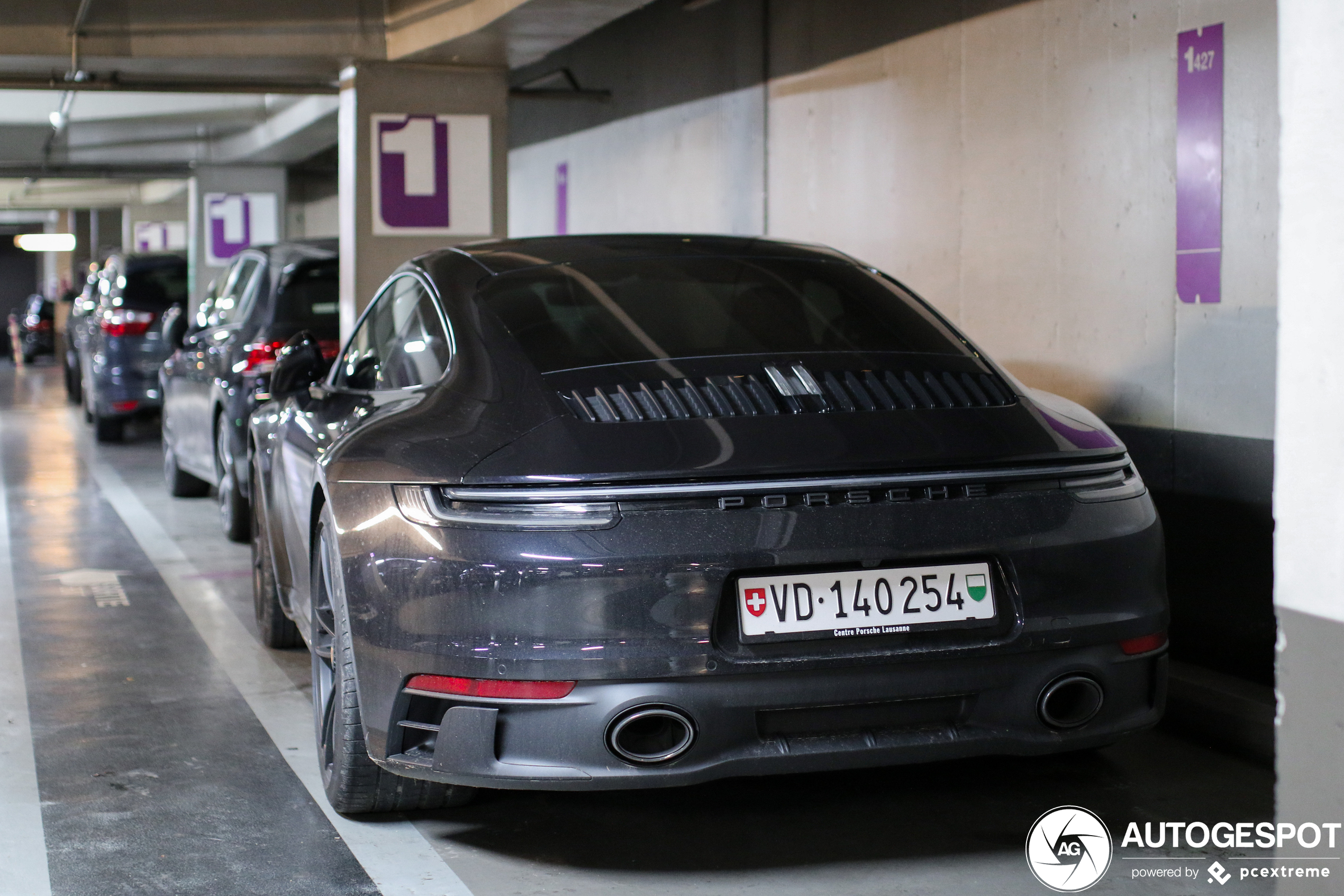 Porsche 992 Carrera 4 GTS