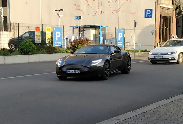 Aston Martin DB11