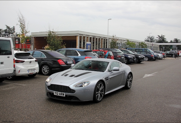 Aston Martin V12 Vantage