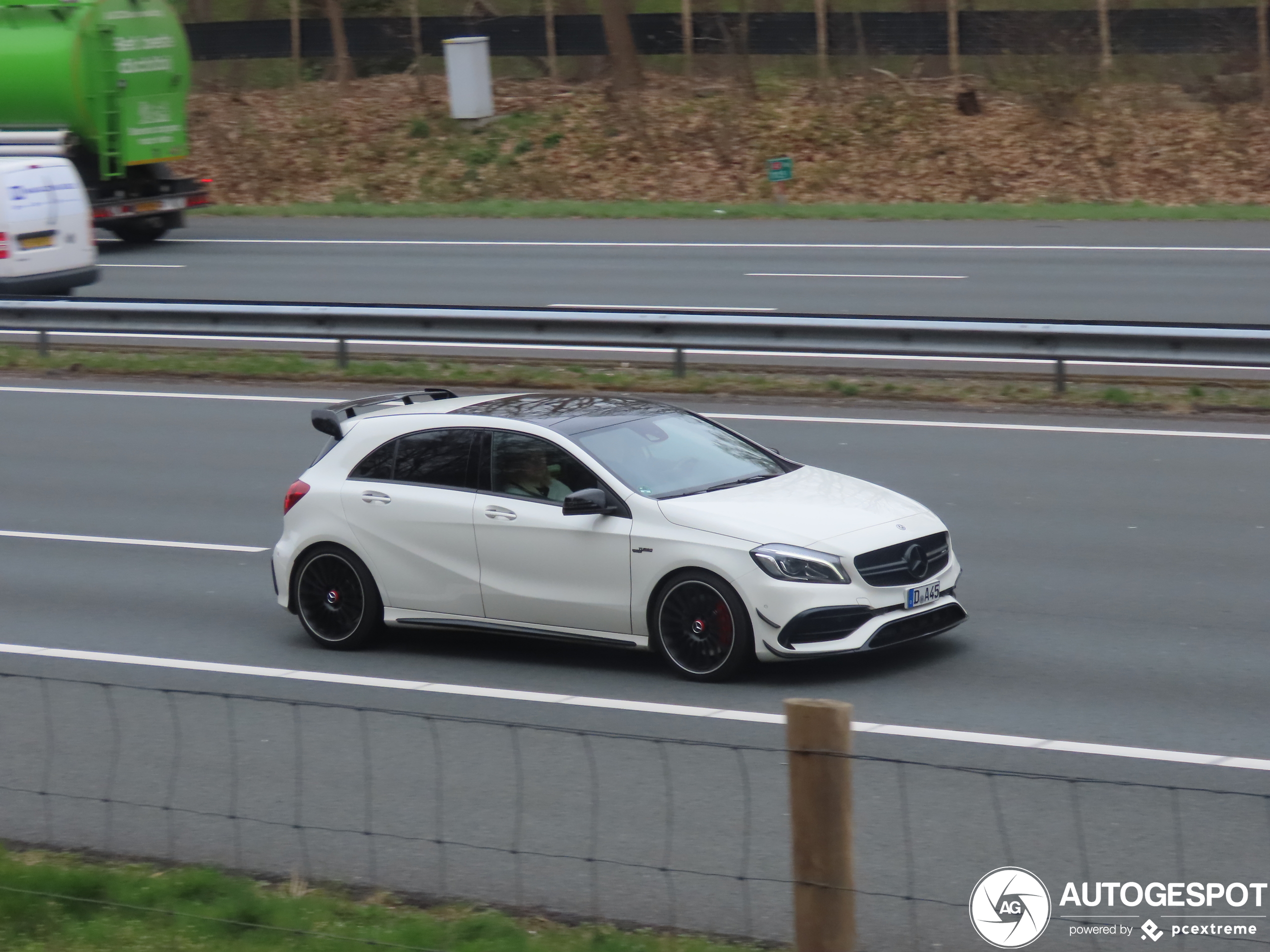 Mercedes-AMG A 45 W176 2015