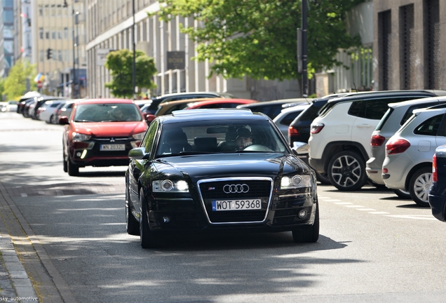 Audi S8 D3