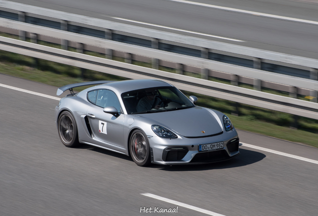 Porsche 718 Cayman GT4