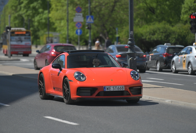 Porsche 992 Carrera 4 GTS