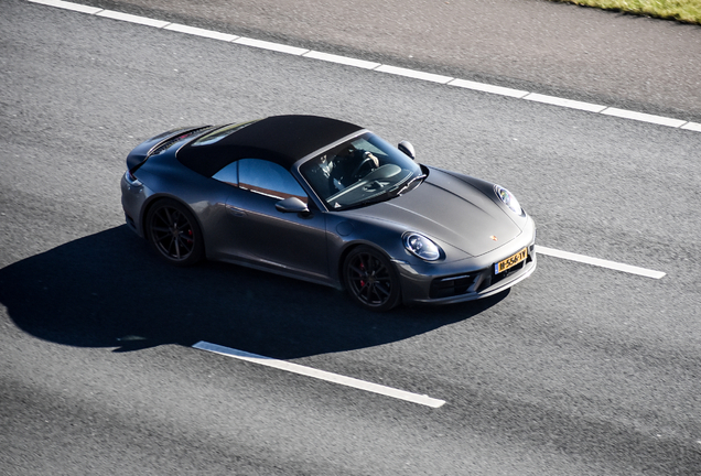 Porsche 992 Carrera 4S Cabriolet