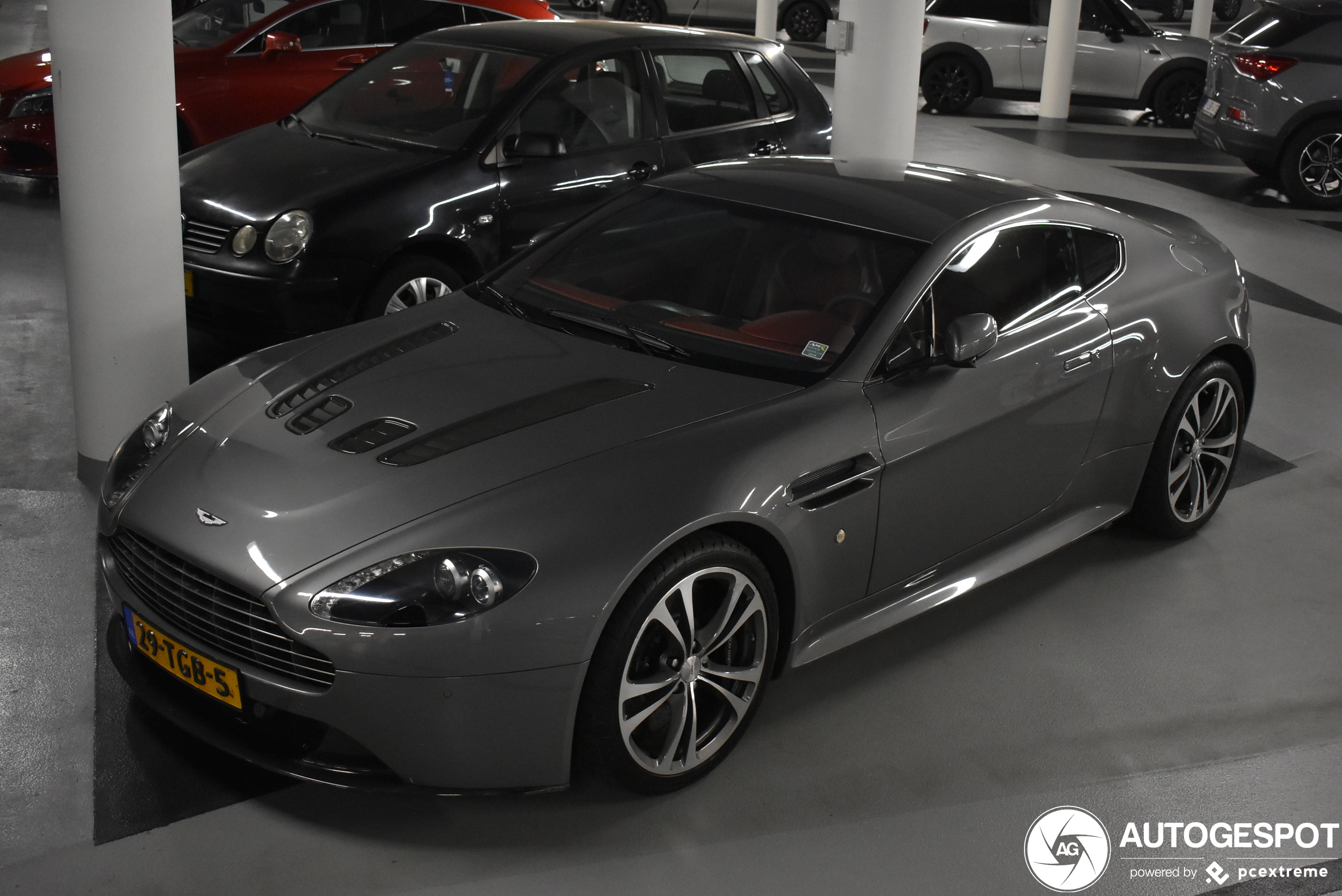 Aston Martin V12 Vantage