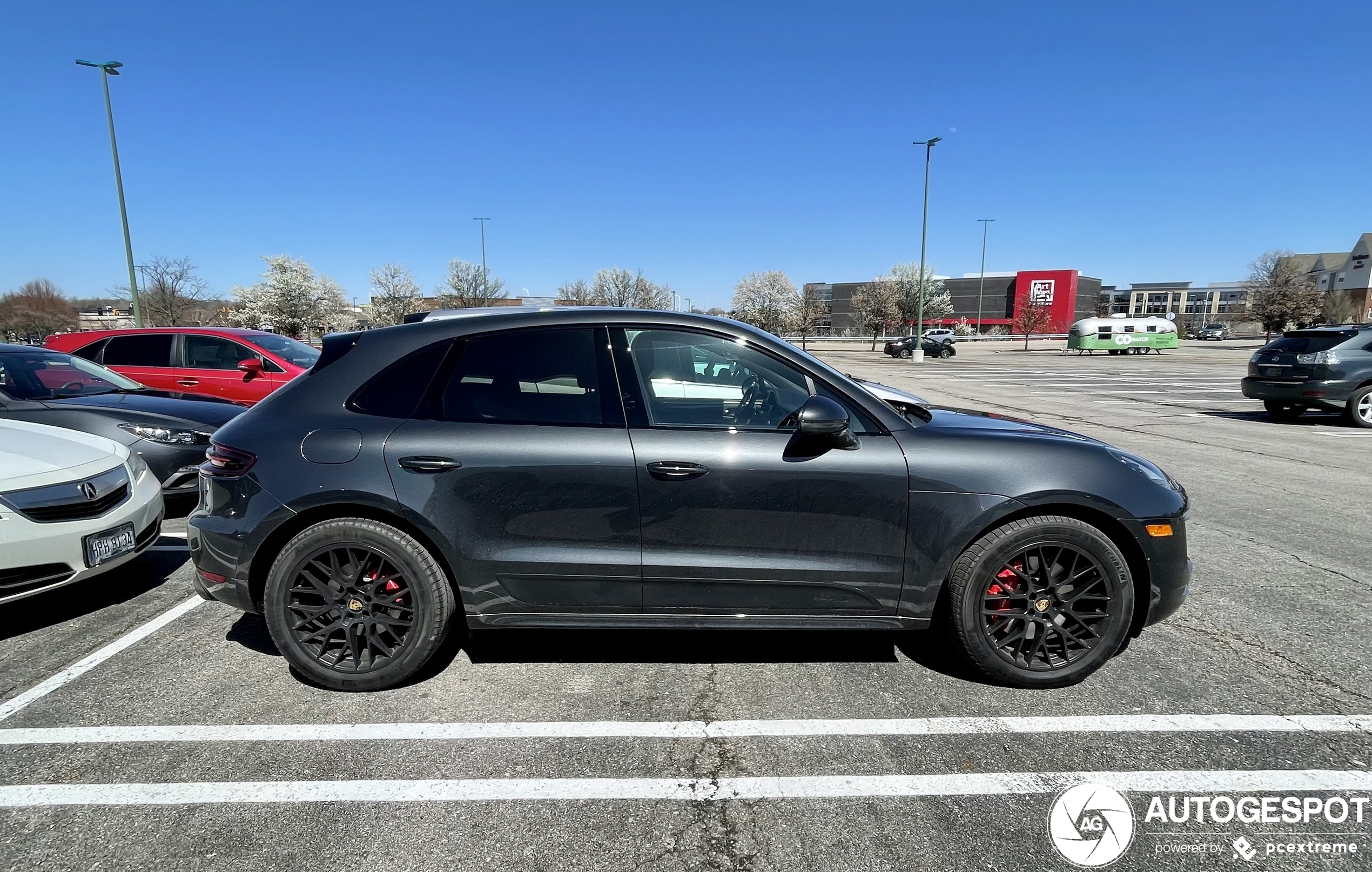 Porsche 95B Macan GTS