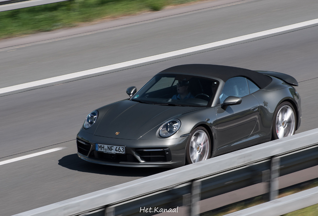 Porsche 992 Carrera 4S Cabriolet