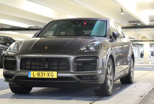 Porsche 9YA Cayenne GTS