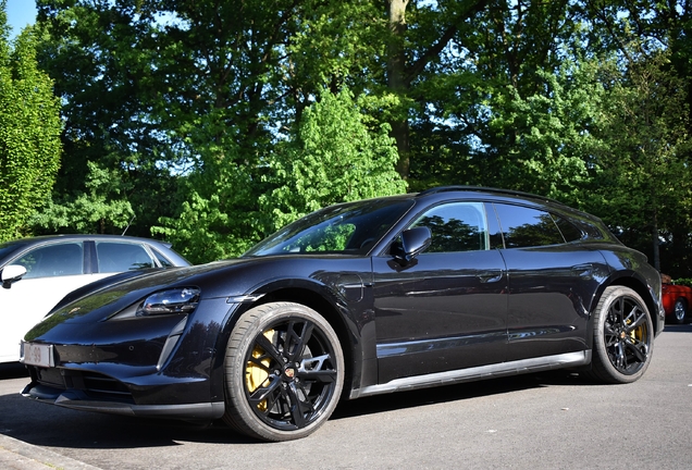 Porsche Taycan Turbo S Cross Turismo