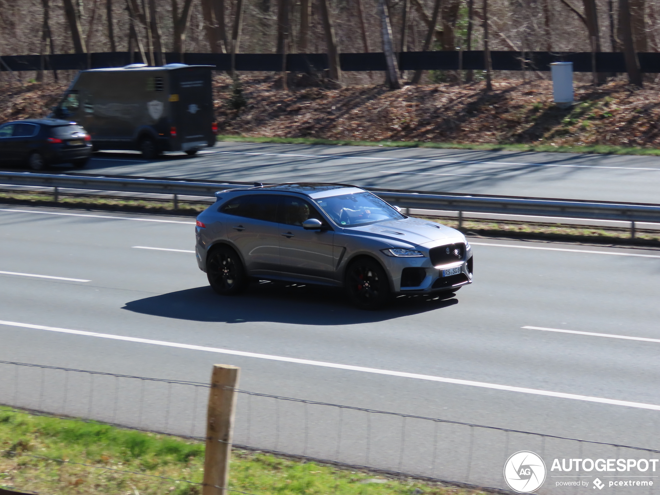 Jaguar F-PACE SVR