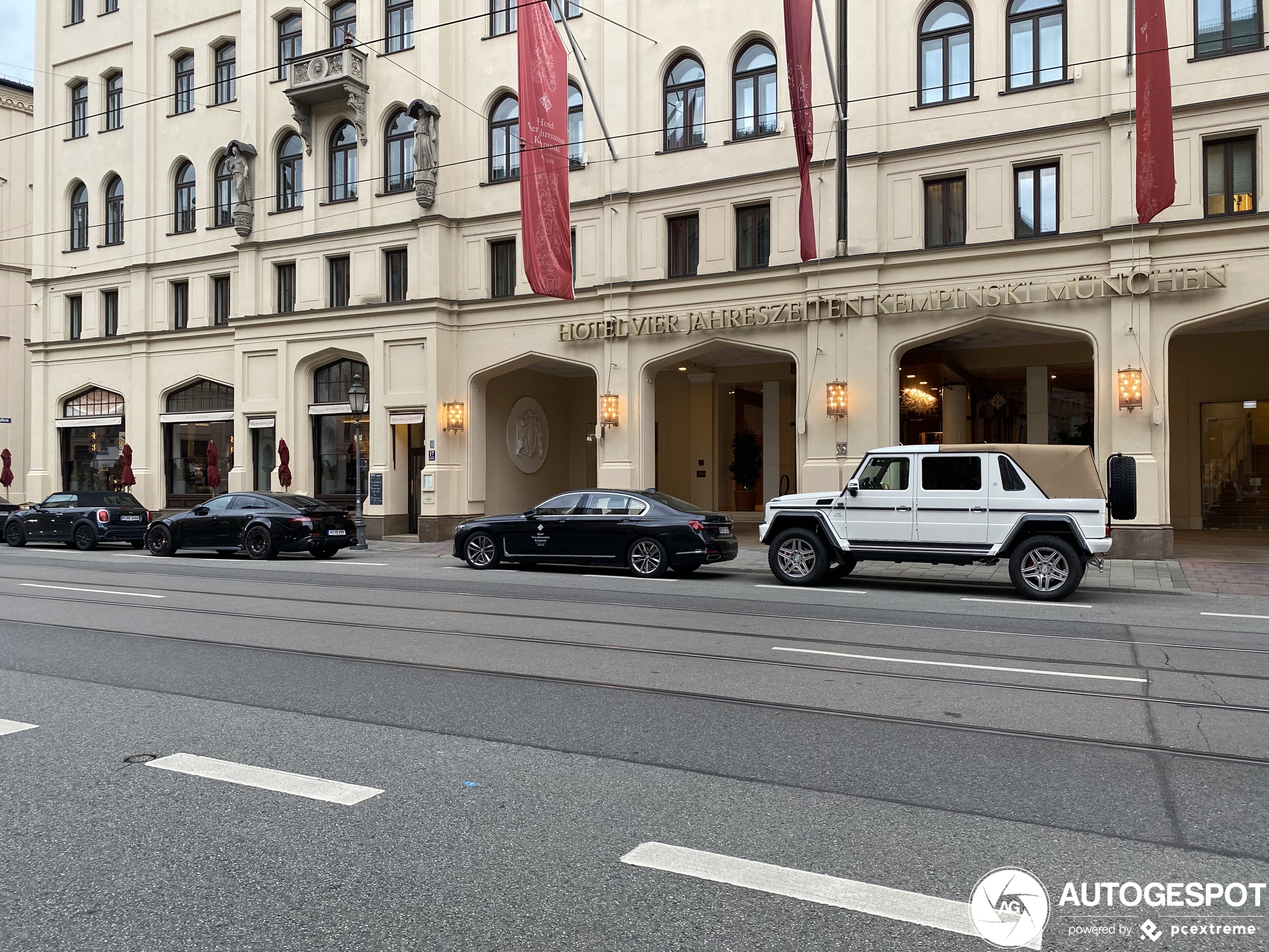 Mercedes-Maybach G 650 Landaulet is op stadssafari