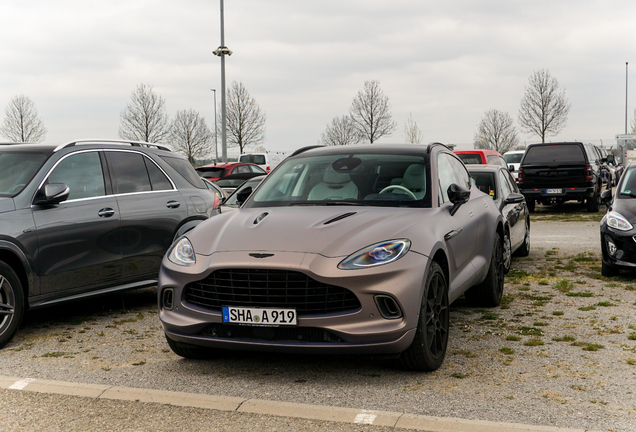 Aston Martin DBX