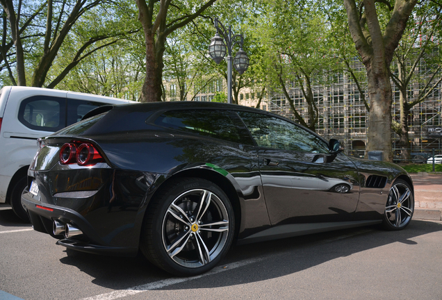 Ferrari GTC4Lusso