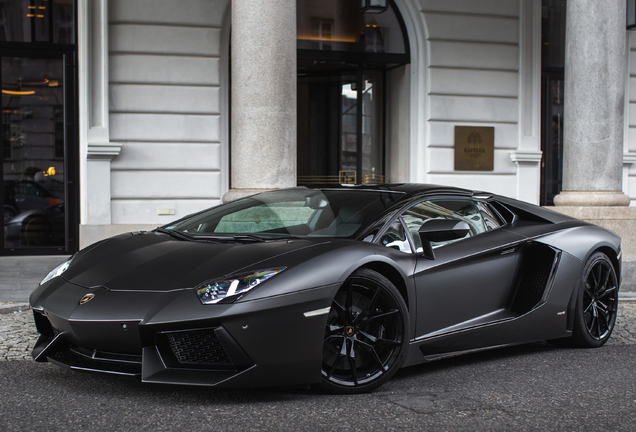 Lamborghini Aventador LP700-4 Roadster