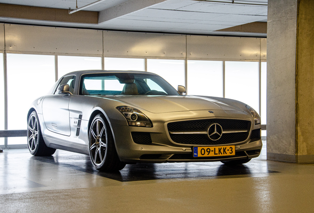 Mercedes-Benz SLS AMG