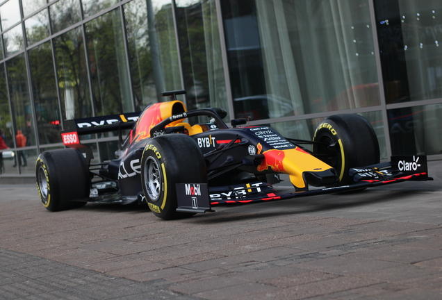 Red Bull Racing RB13