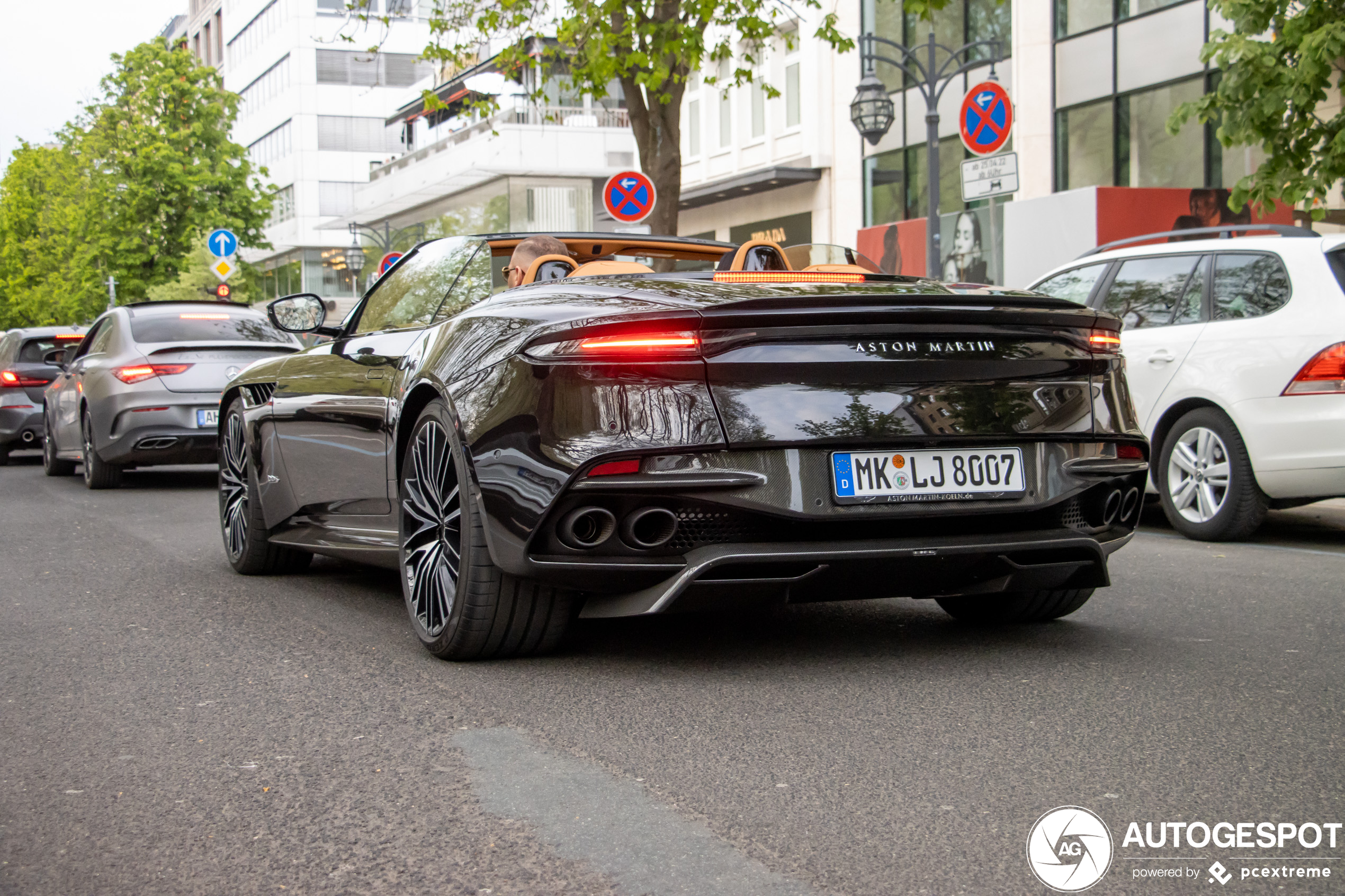 Aston Martin DBS Superleggera Volante