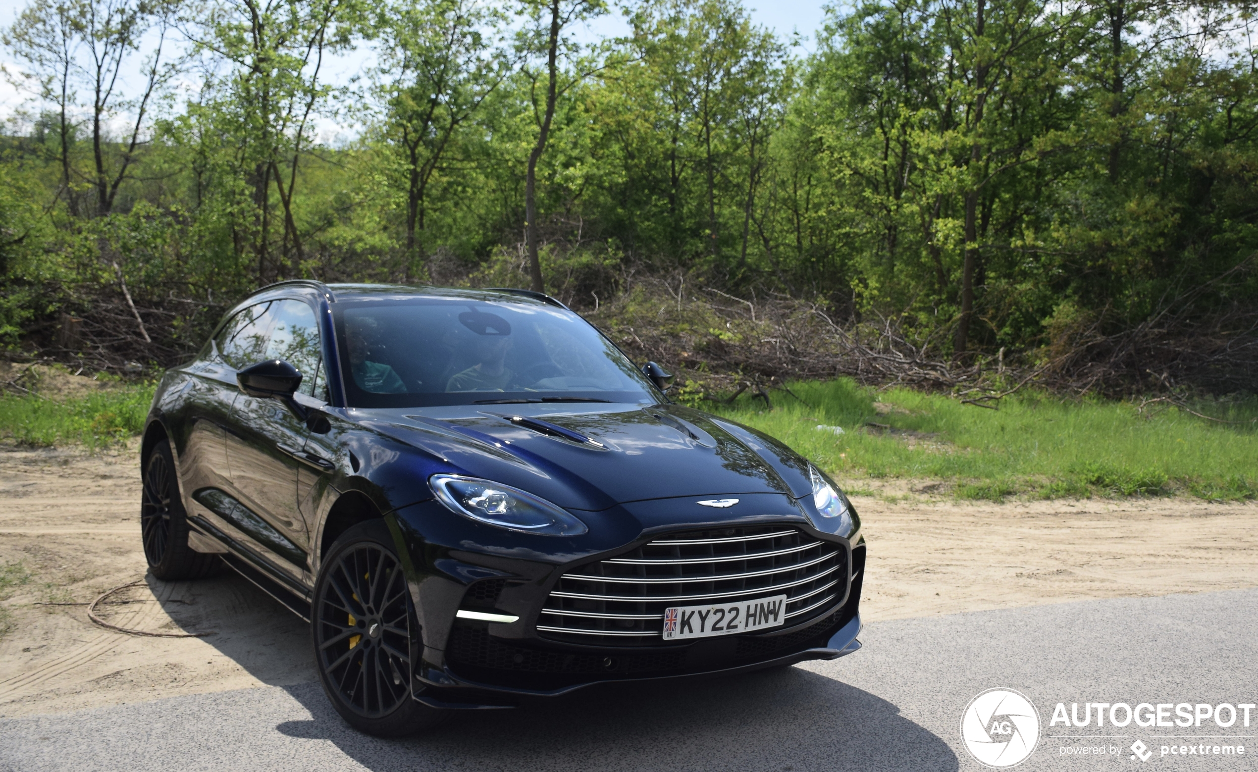 Aston Martin DBX707