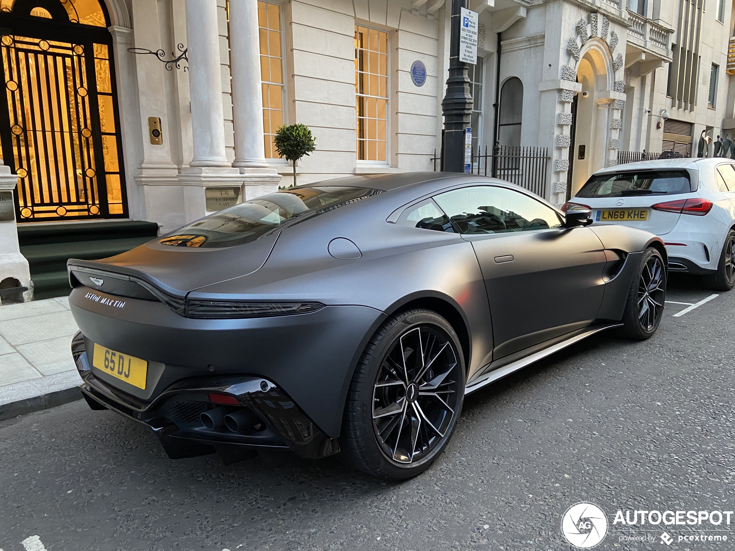 Aston Martin V8 Vantage 2018