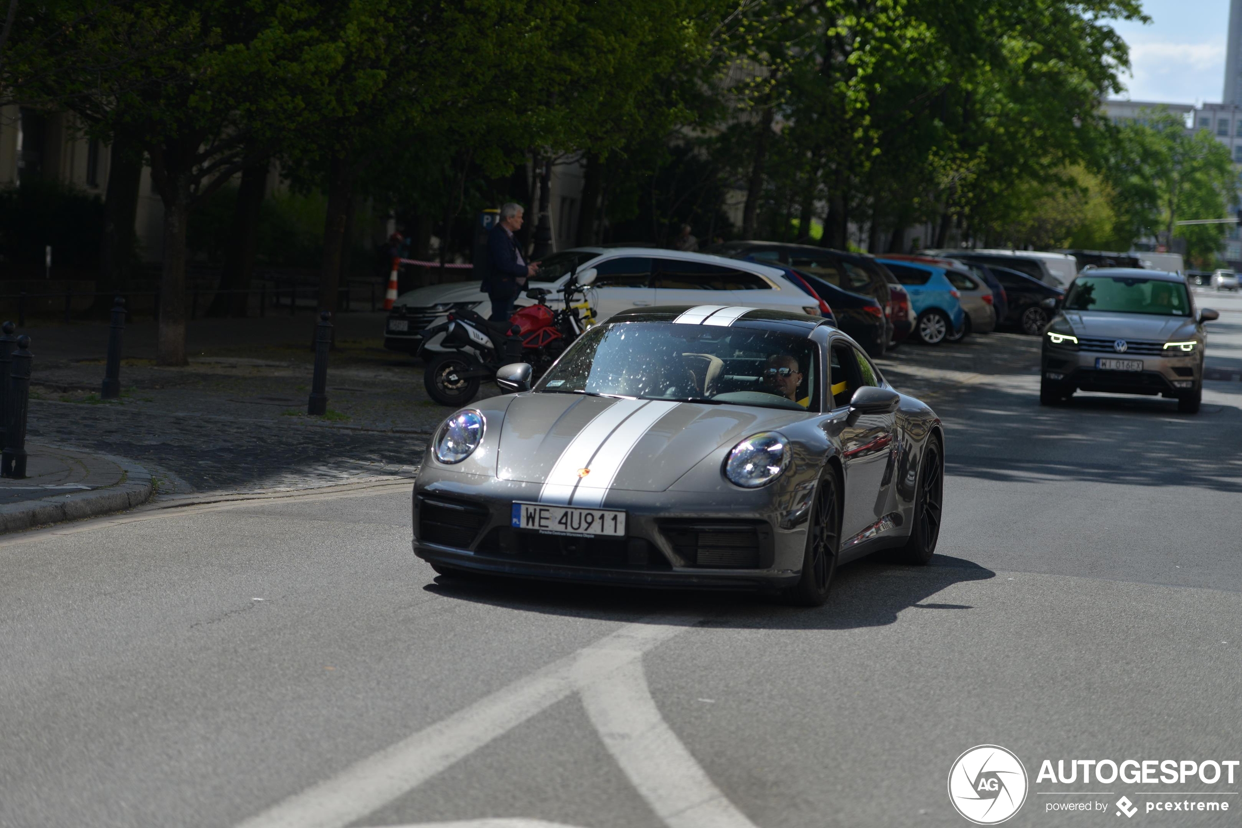 Porsche 992 Carrera 4 GTS