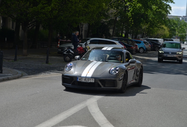 Porsche 992 Carrera 4 GTS