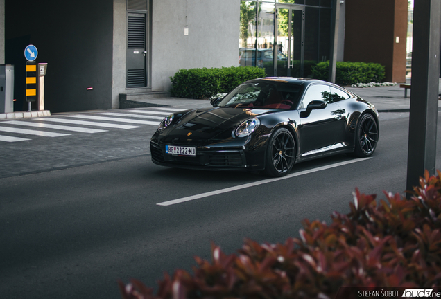 Porsche 992 Carrera 4S