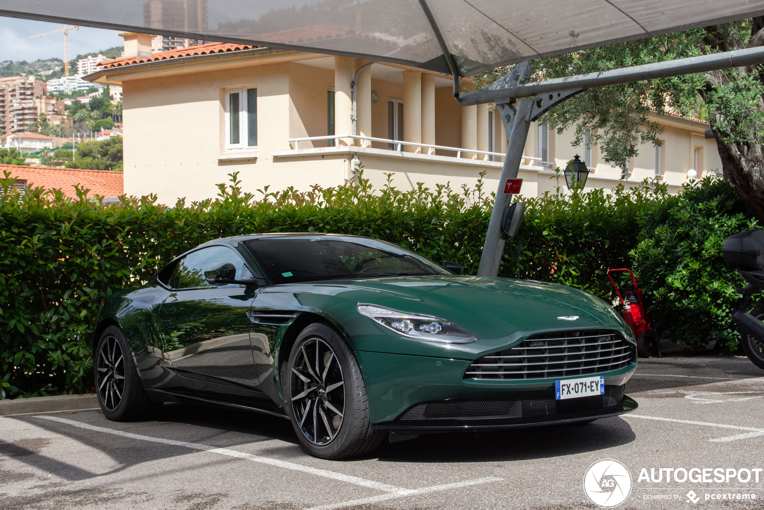 Aston Martin DB11