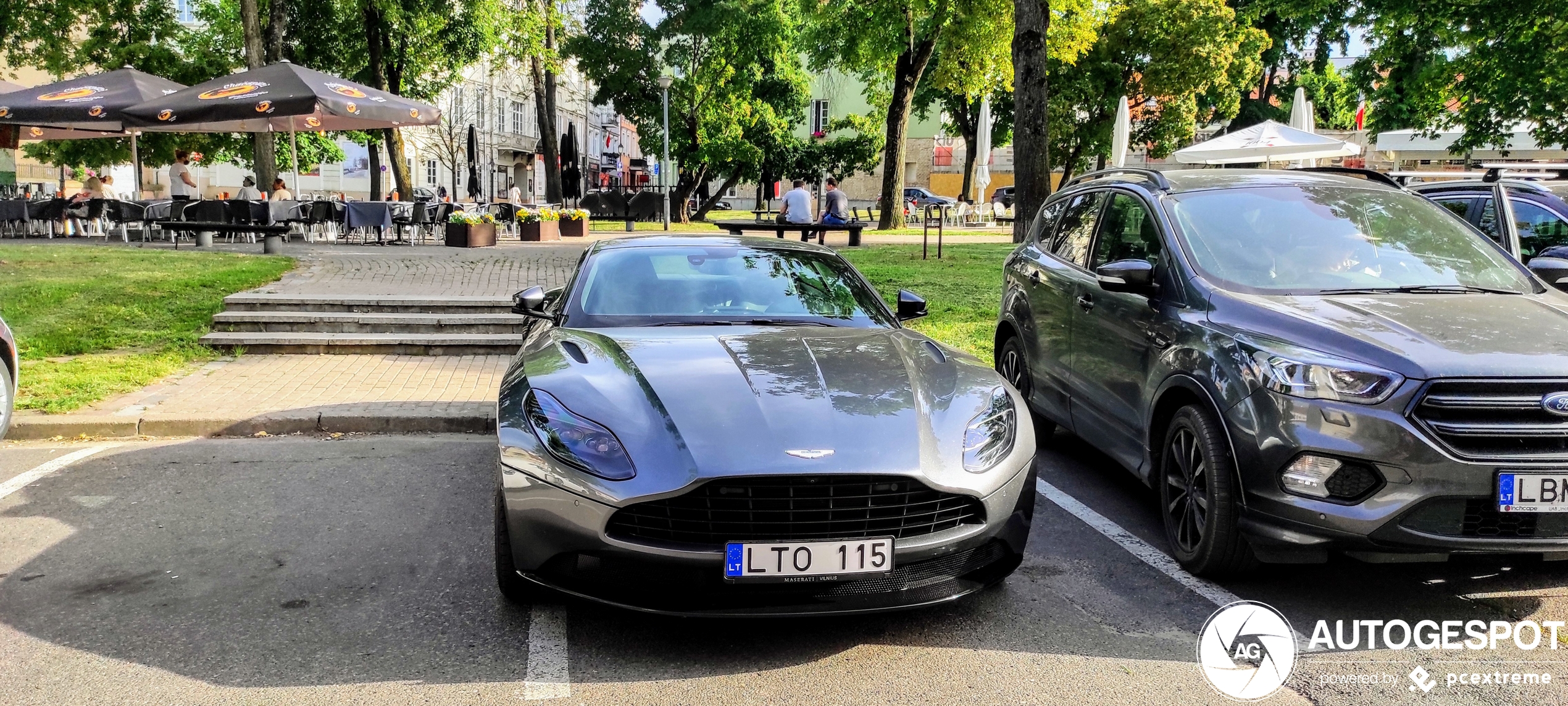 Aston Martin DB11 V8