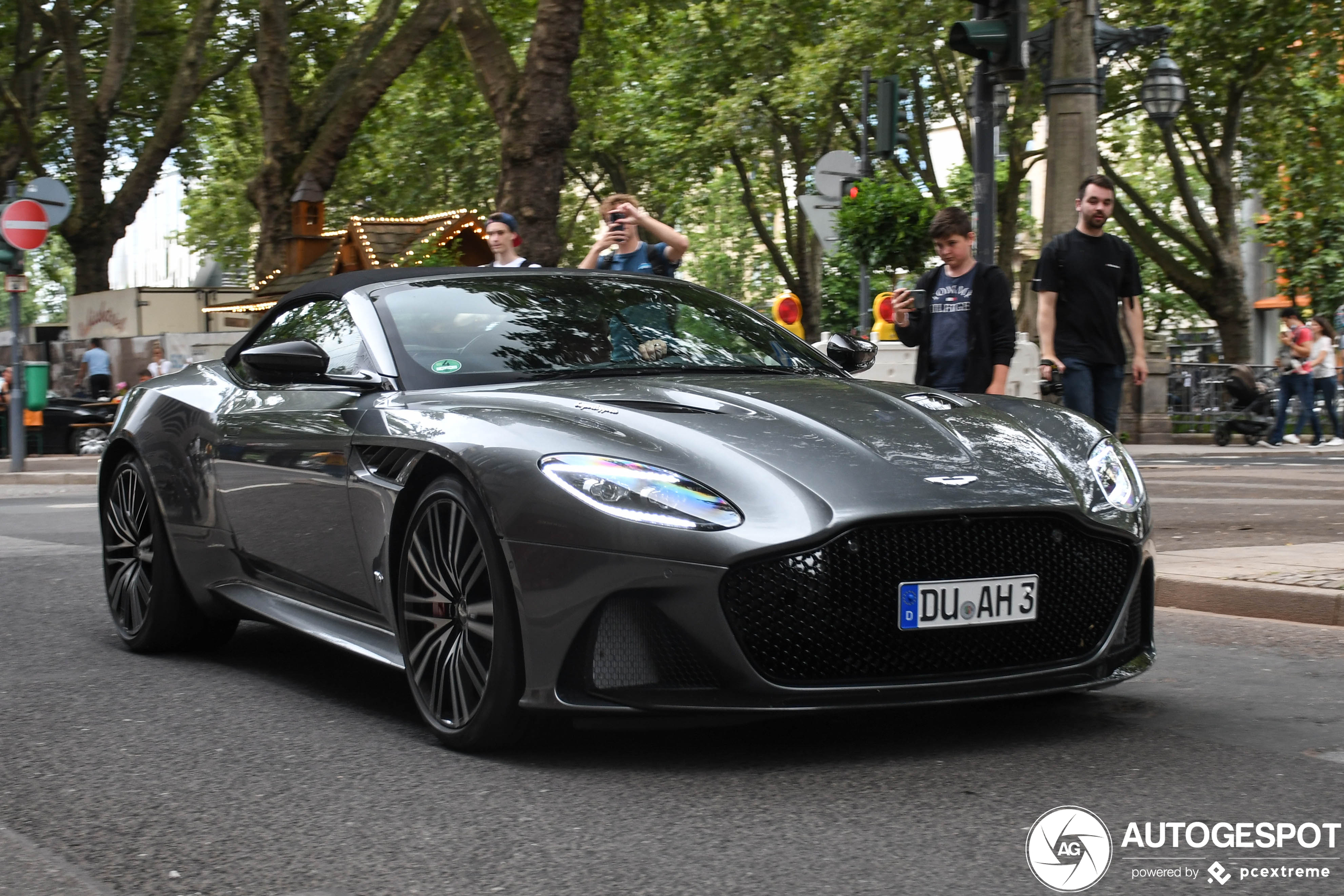 Aston Martin DBS Superleggera Volante