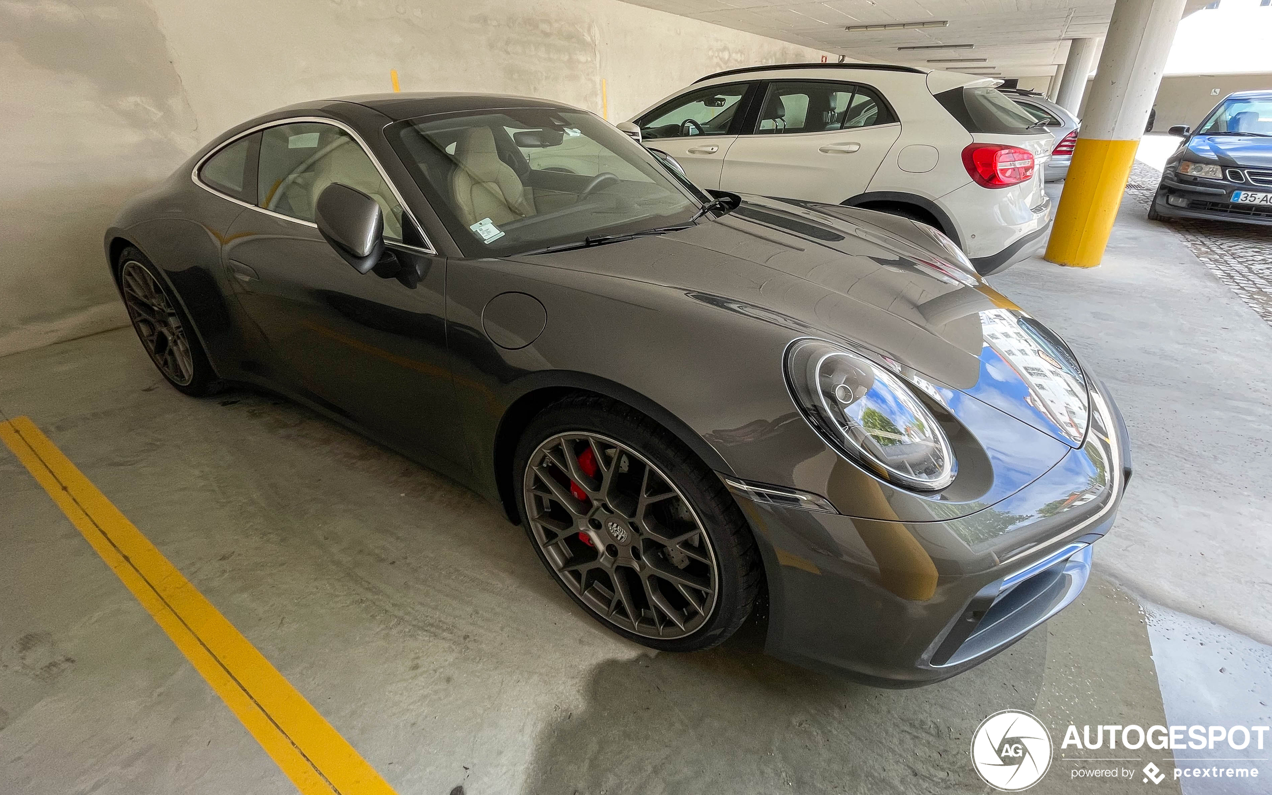 Porsche 992 Carrera 4S