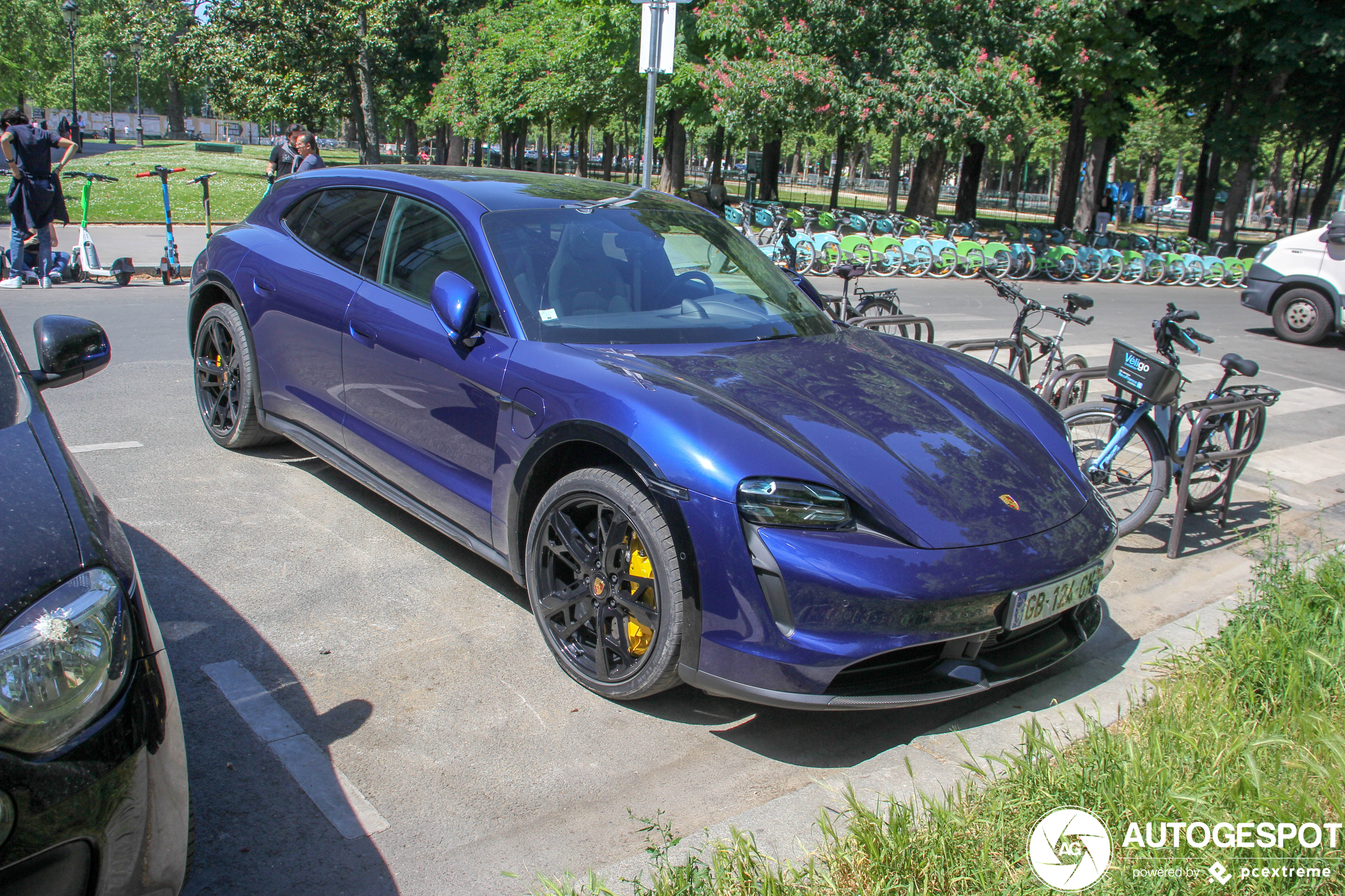 Porsche Taycan Turbo S Cross Turismo