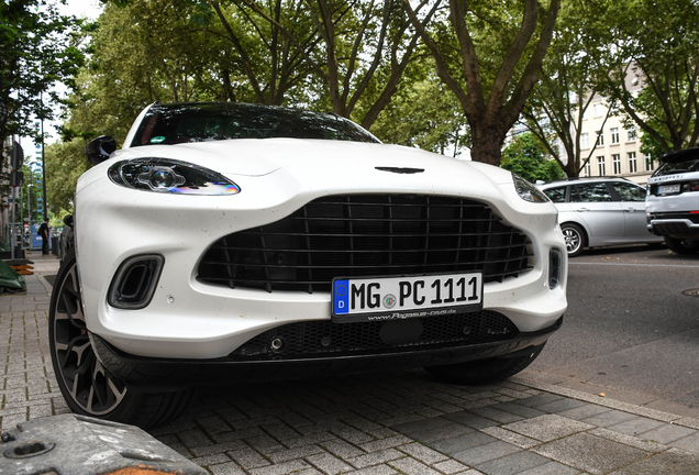 Aston Martin DBX