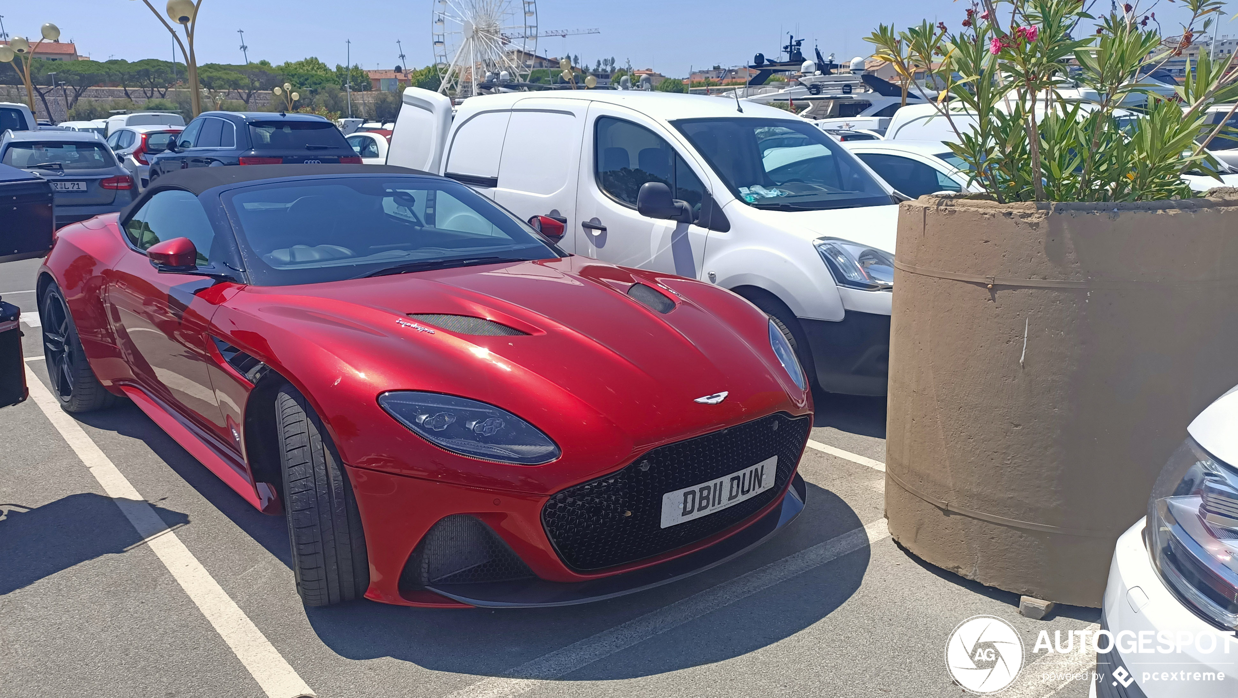 Aston Martin DBS Superleggera Volante