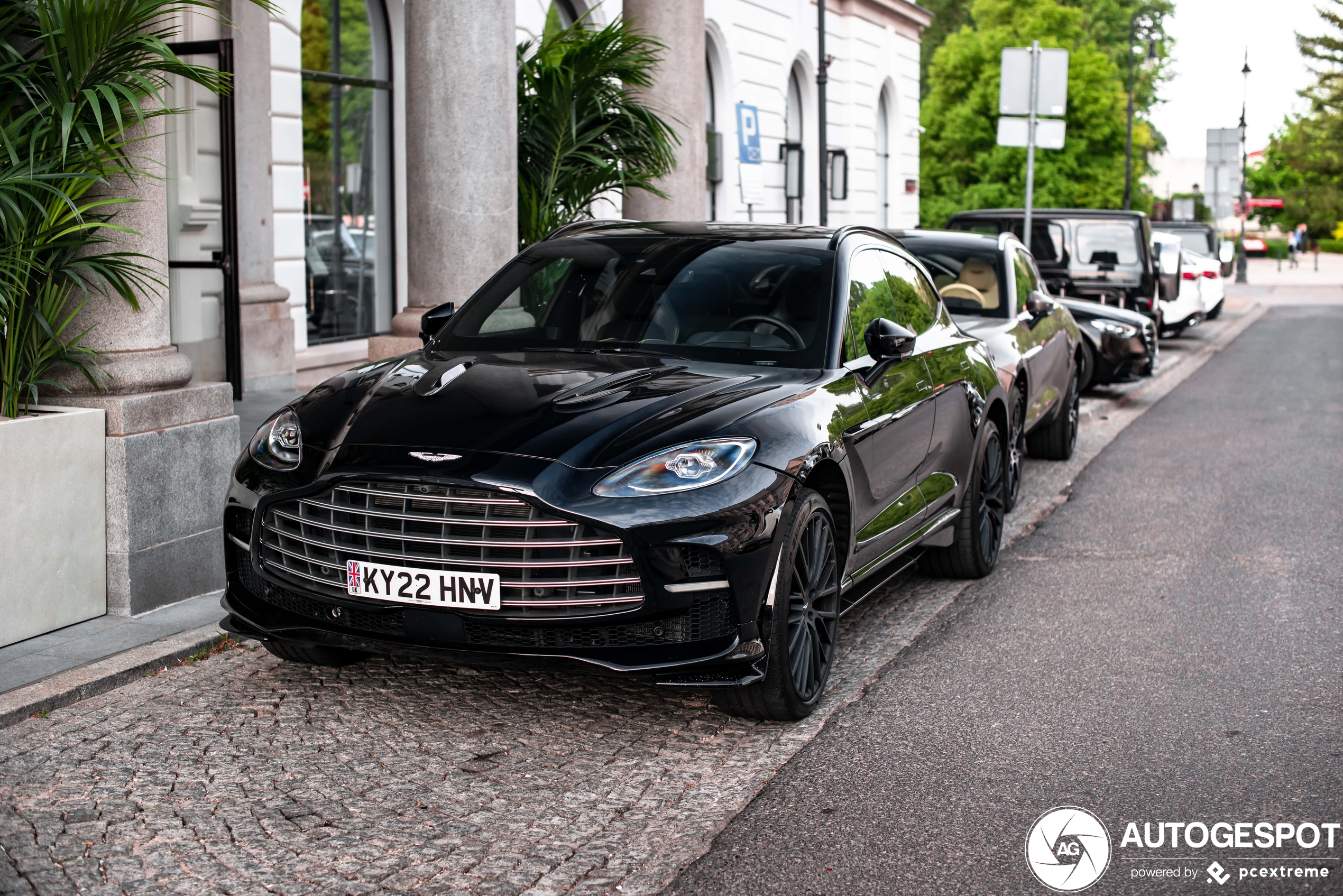 Aston Martin DBX707