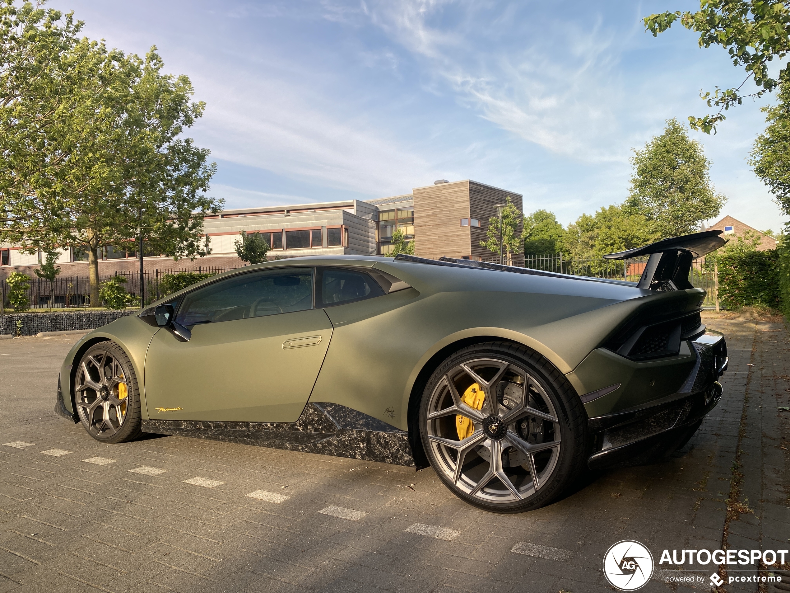 Straaljager gespot: Novitec Performante