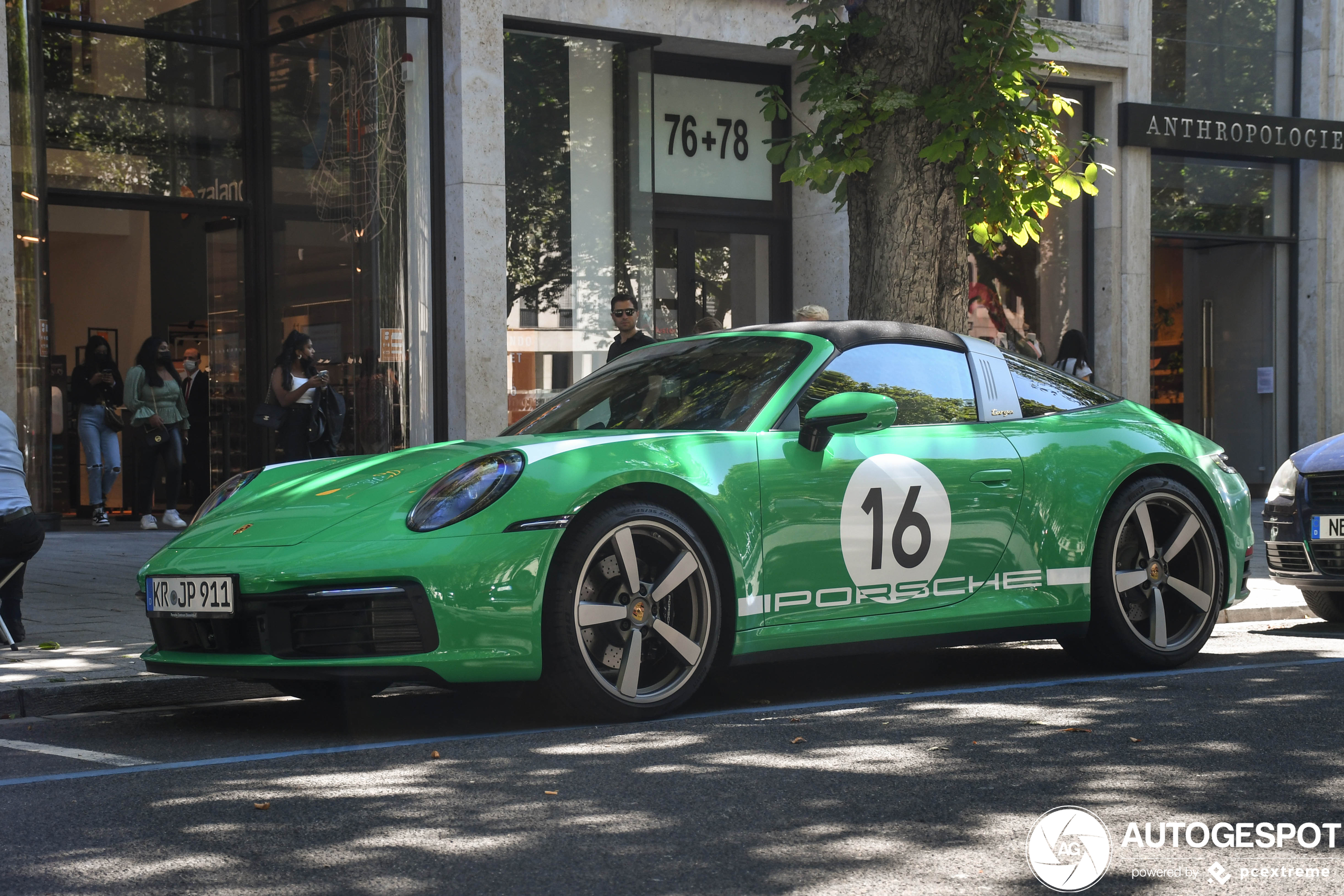 Porsche 992 Targa 4S Heritage Design Edition