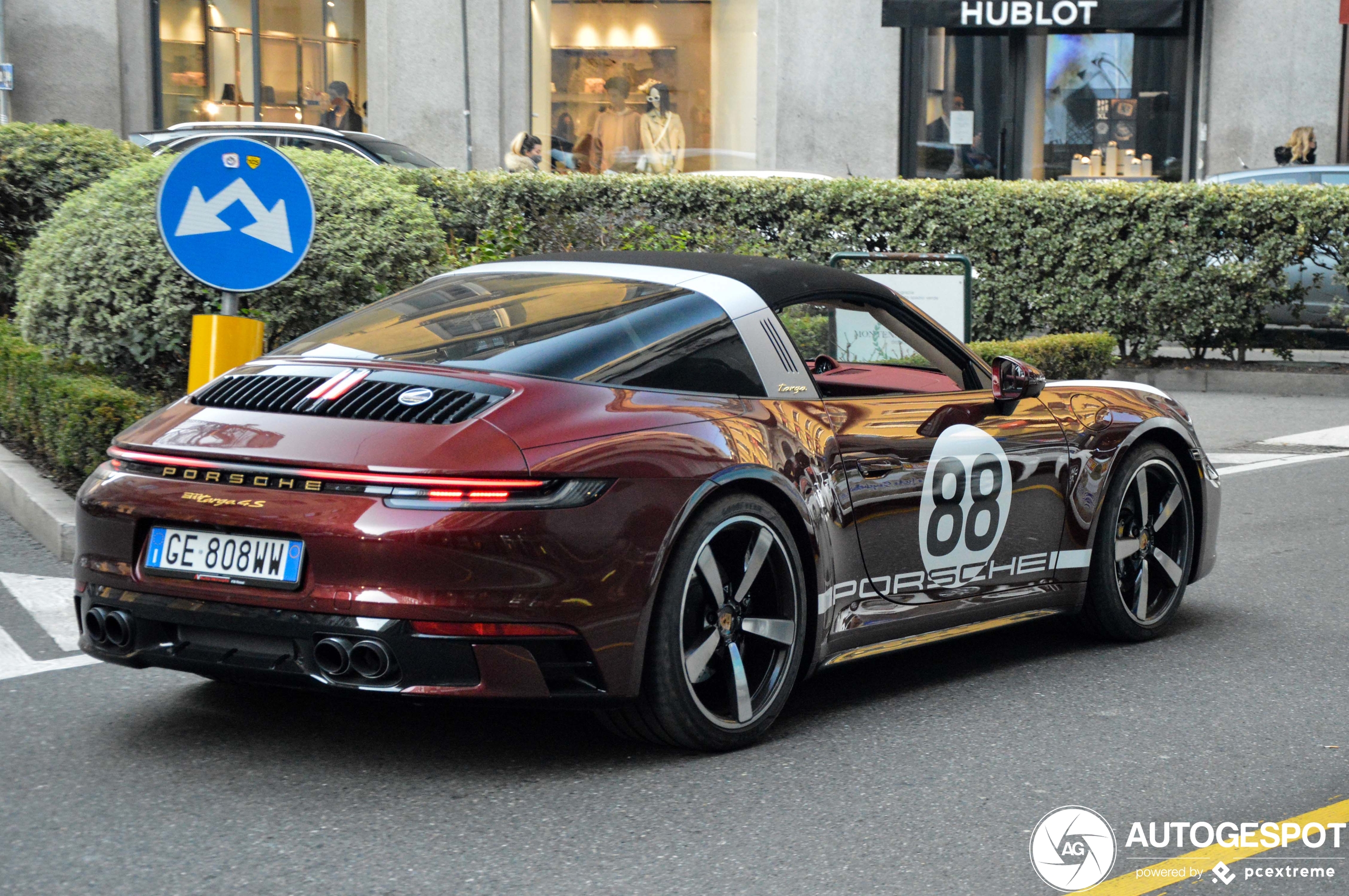 Porsche 992 Targa 4S Heritage Design Edition