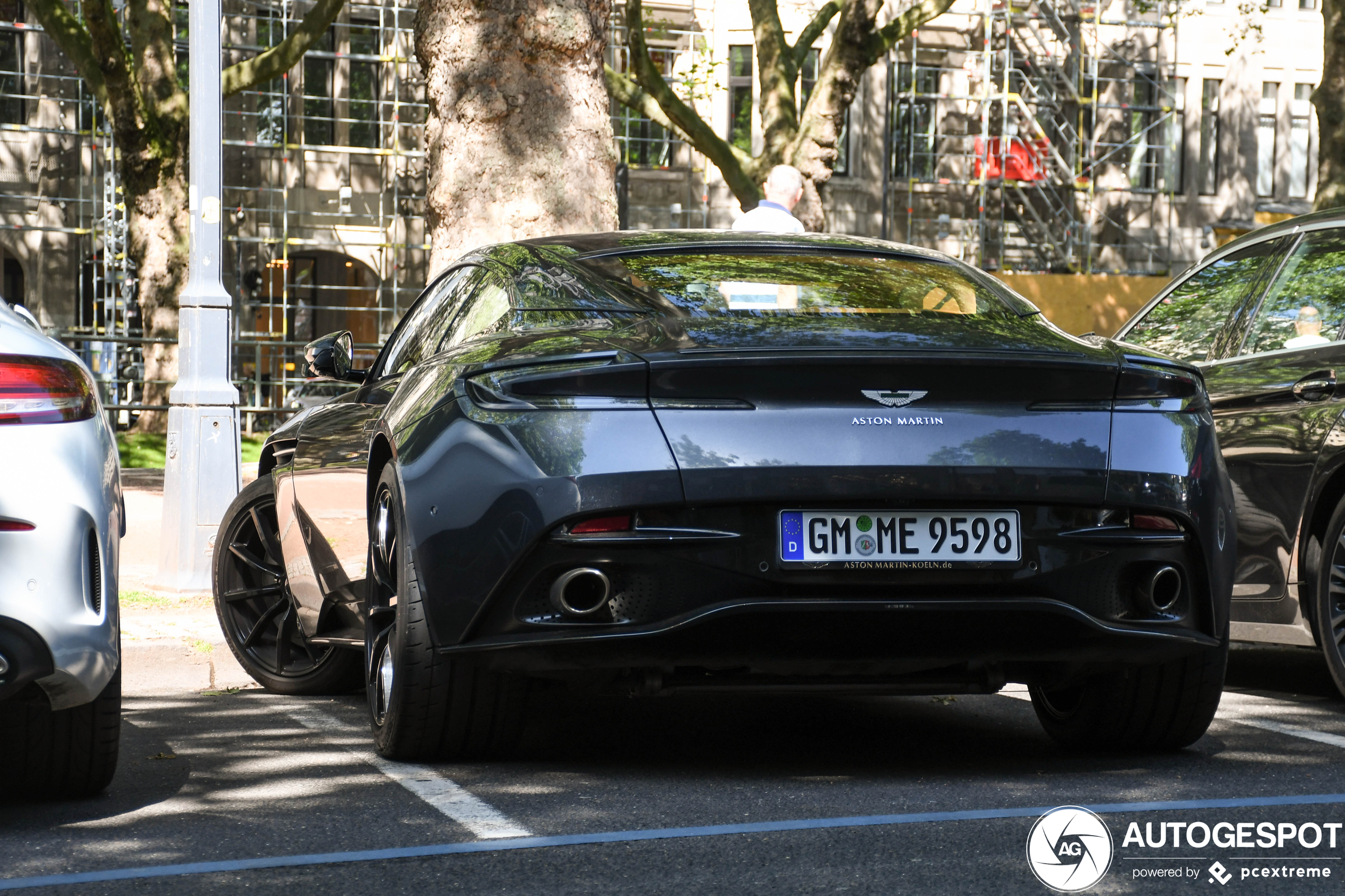 Aston Martin DB11 V8