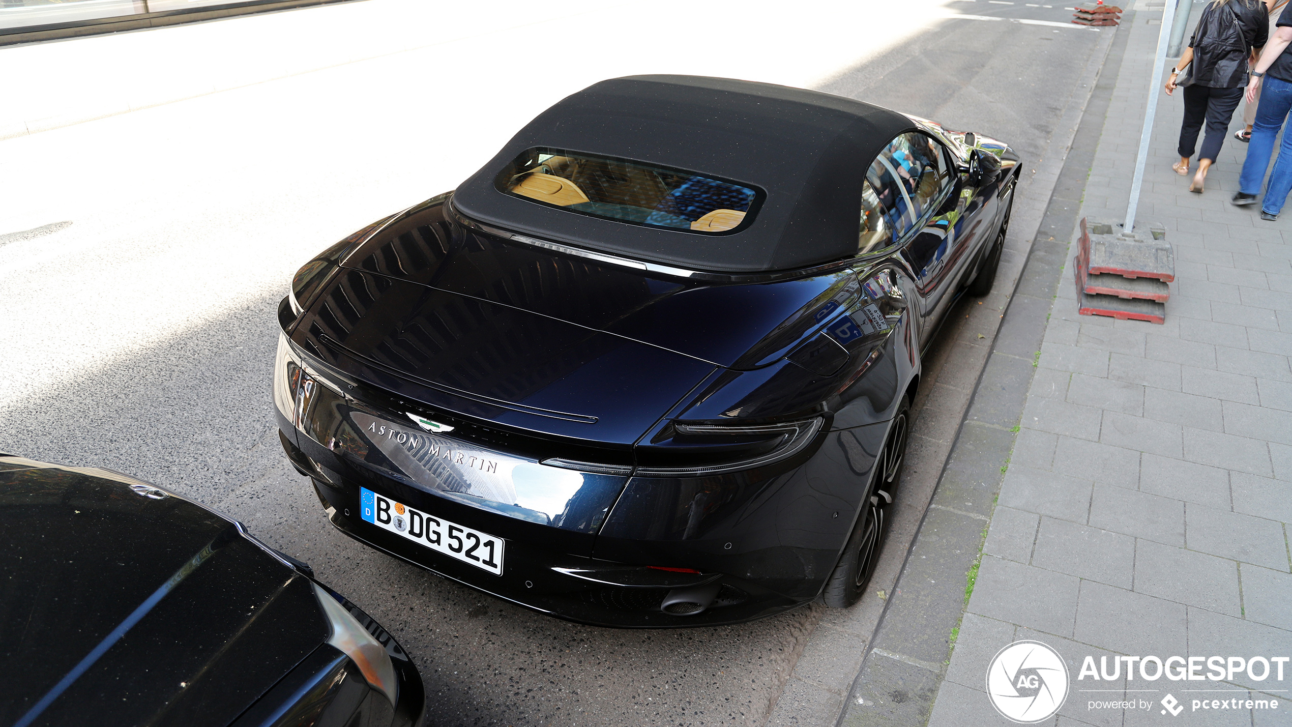 Aston Martin DB11 V8 Volante