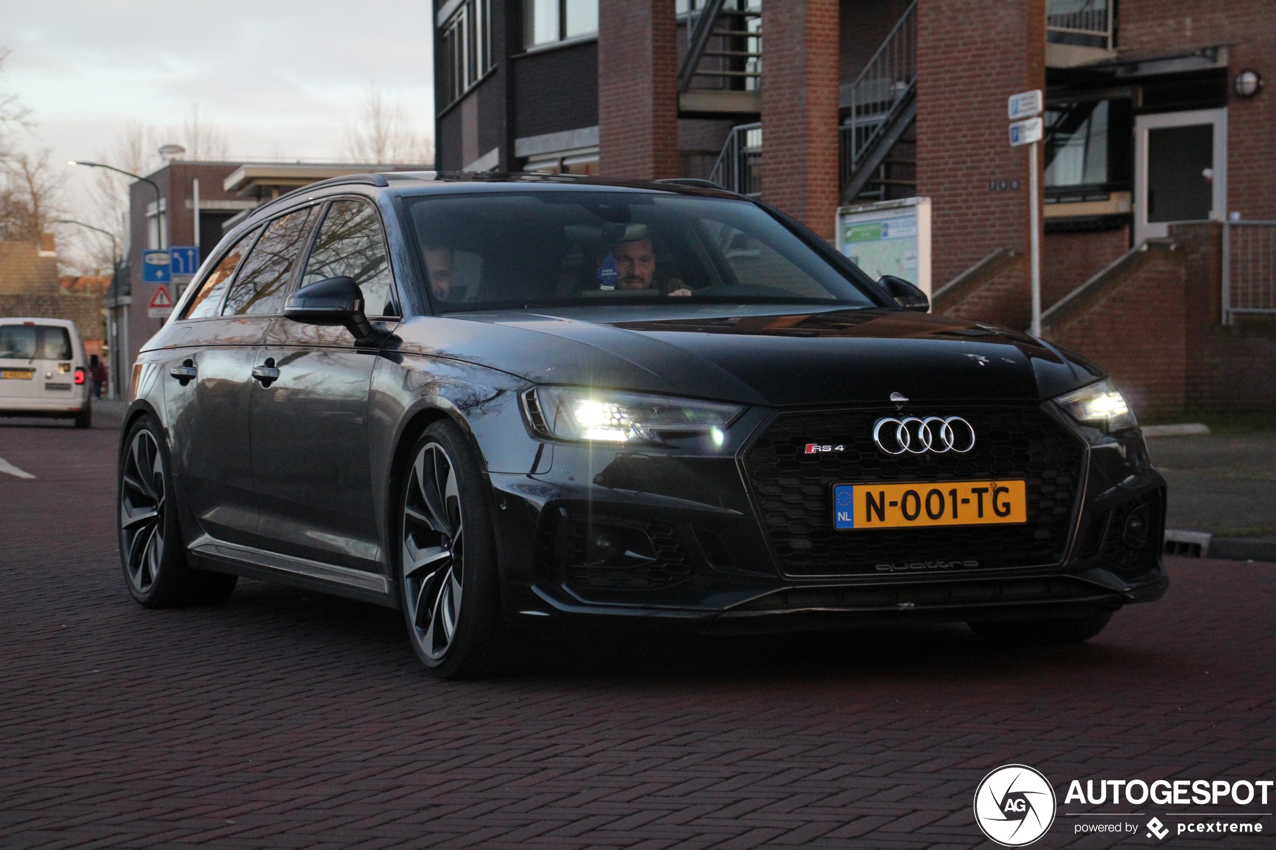 Audi RS4 Avant B9