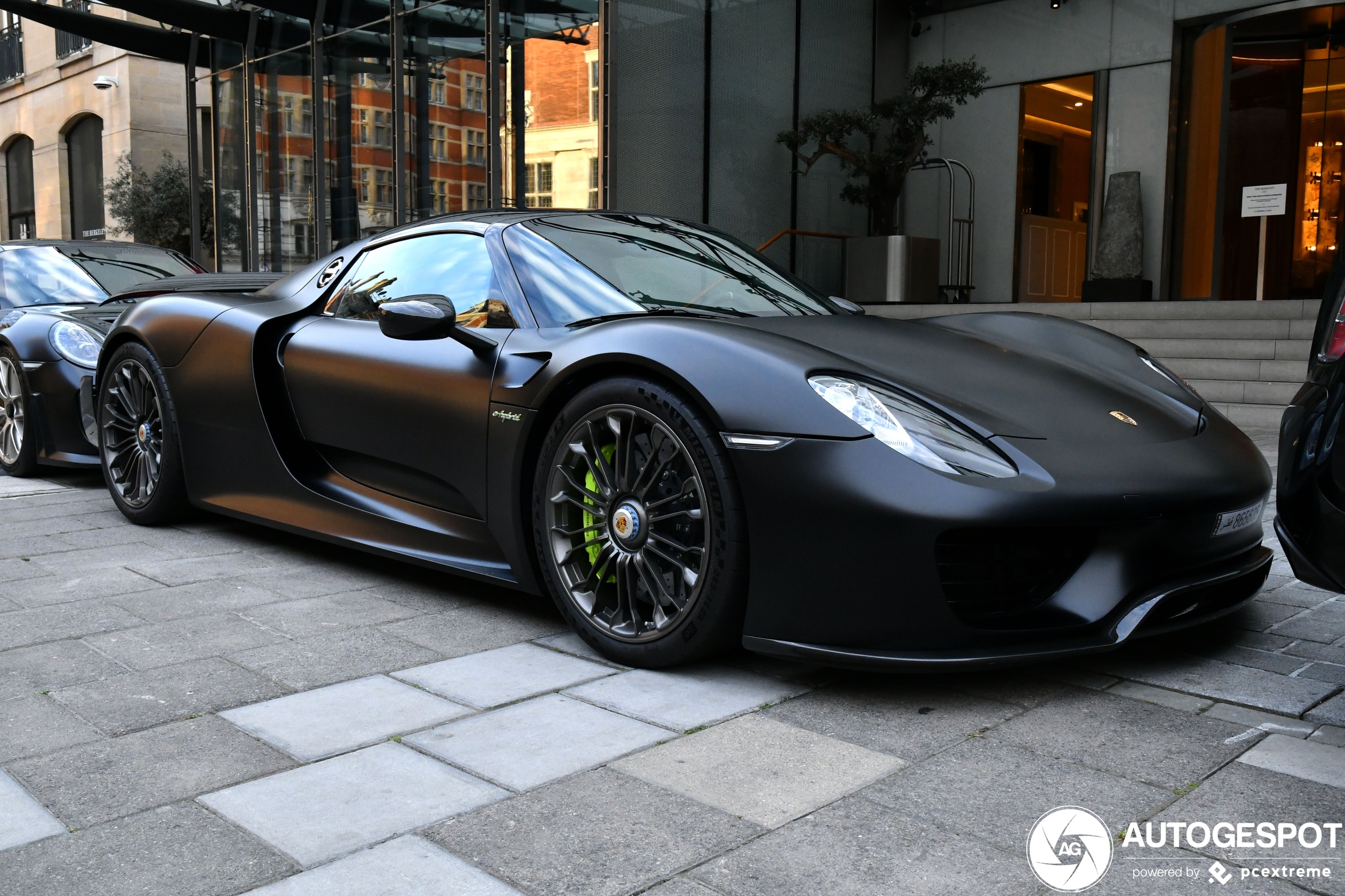 Porsche 918 Spyder Weissach Package