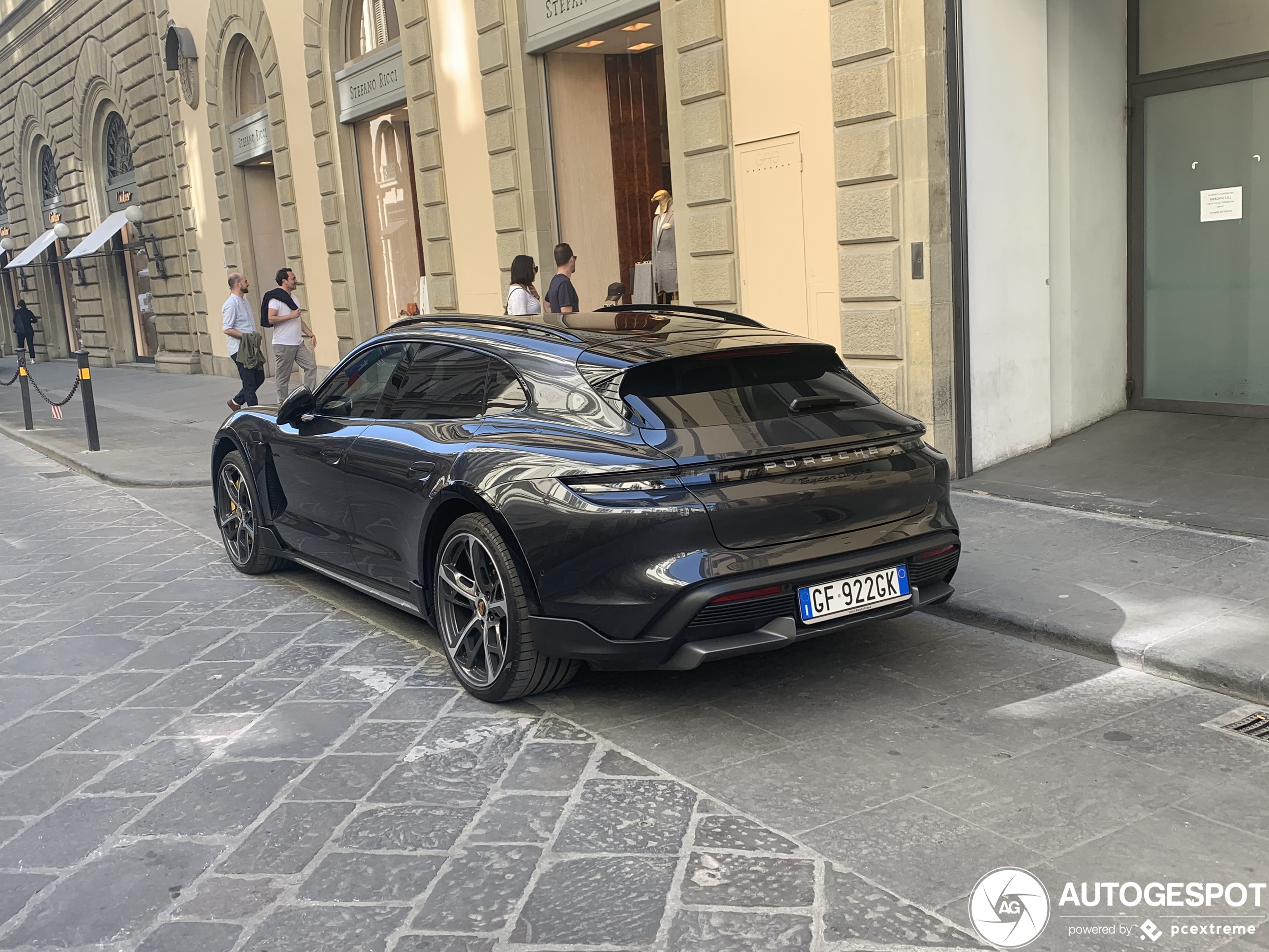 Porsche Taycan Turbo S Cross Turismo