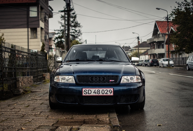 Audi RS4 Avant B5