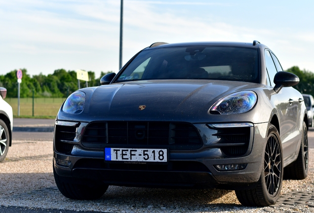 Porsche 95B Macan GTS